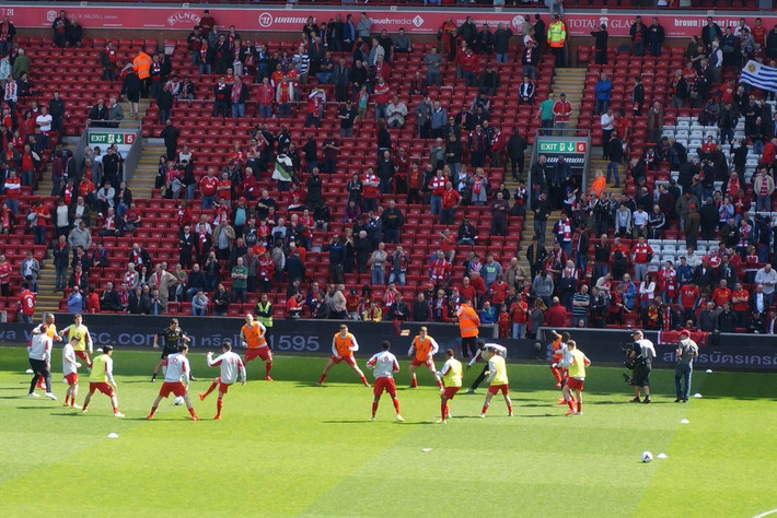 电讯报：由于过去两个赛季多次延迟开球，曼城被罚300万镑（电讯报：曼城因近两季屡次延迟开球遭罚300万英镑）