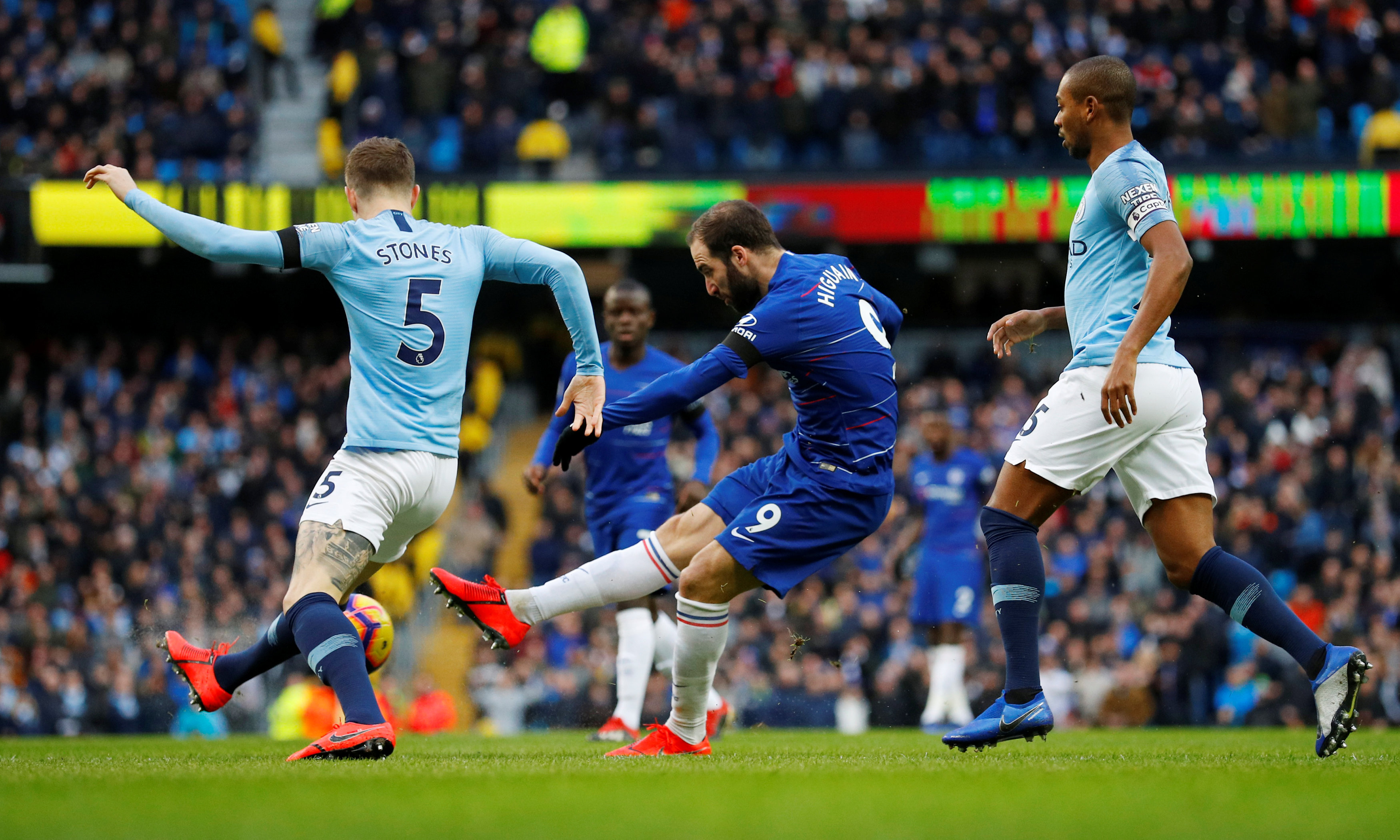 卡拉布里亚：去希腊后米兰的比赛我每场都看，一场都没落下（卡拉布里亚：赴希腊后米兰比赛我场场追看，一场没错过）