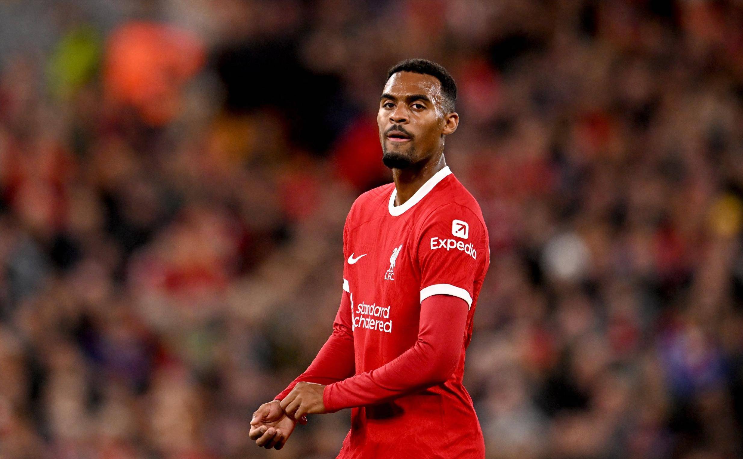 意甲战报：索尔斯比头球制胜，热那亚2-1力克维罗纳（意甲：索尔斯比头球建功，热那亚2-1击败维罗纳）