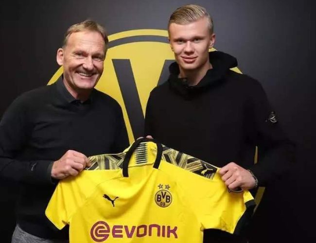 恩昆库转战意甲后表现低迷，转会费3700万欧元成“水漂”，难复巅峰状态。（恩昆库登陆意甲状态低迷，3700万欧转会费恐打水漂，难觅昔日巅峰）