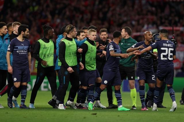 库有引力？美媒：本赛季库里不在场队友三分命中率骤降（美媒：本季库里不在场时，勇士队友三分命中率显著下滑）