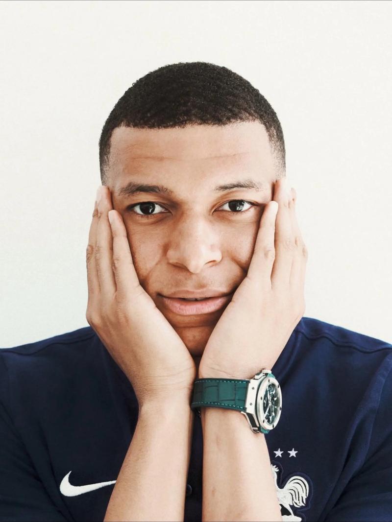 数据平台100万次英超夺冠模拟：利物浦居首，曼联仅夺冠163次（百万次英超夺冠模拟结果：利物浦居首，曼联仅163次称王）