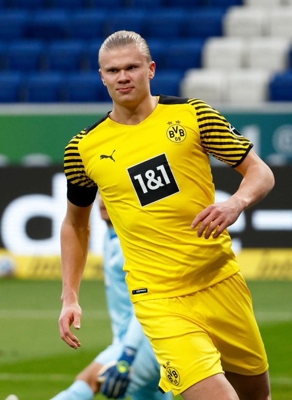 掘金约基奇豪取三双助球队连胜（约基奇三双发威，掘金延续连胜）