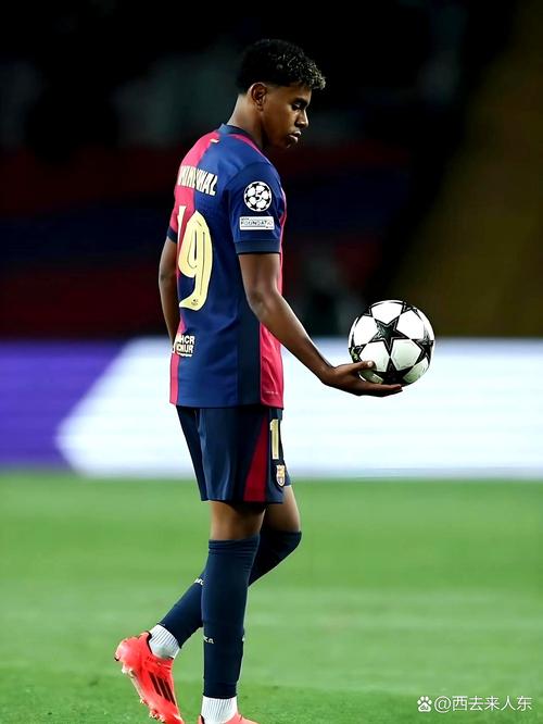 篮球湖人球迷热情支持球队（湖人球迷热烈力挺球队）