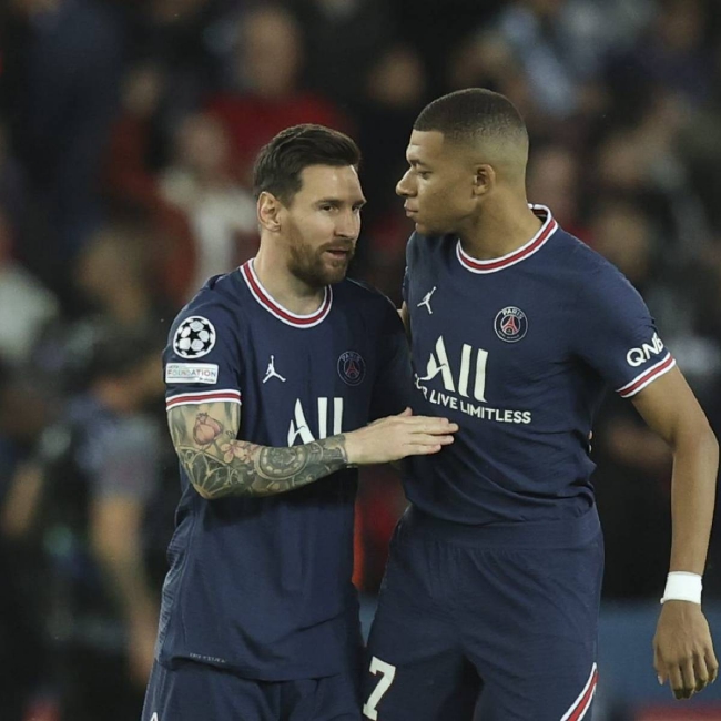 绿帽哥独家：萨拉赫在与球队高层会议时拒绝道歉（传萨拉赫在与球队高层会面时拒绝道歉）