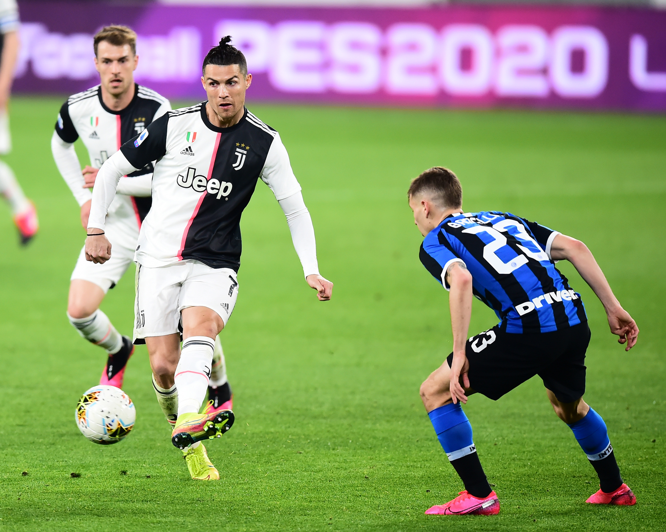 NBA焦点战：勇士主场逆转掘金,