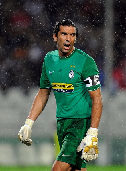 我懂用户晒视频：兰克尔趁队友客场比赛，去俱乐部偷队友的鞋（我懂用户曝视频：兰克尔趁队友客场作战，潜入俱乐部顺走队友球鞋）