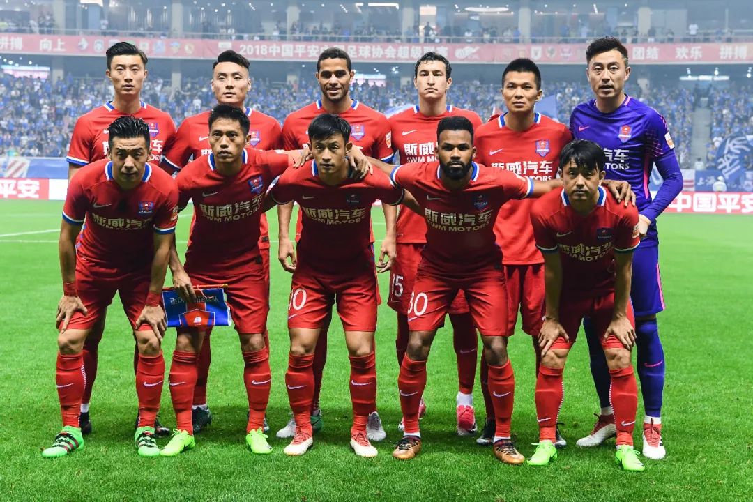 记者：哲凯赖什手指骨折，但他带伤坚持参加比赛和训练