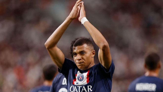 都体：弗拉霍维奇遭遇左腿拉伤，预计将缺阵至今年年底（都灵体育报：弗拉霍维奇左腿拉伤，预计缺席至今年年底）