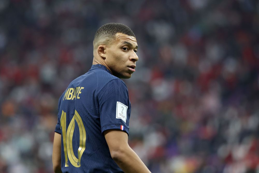 李璇：中足联颁奖礼毫无市场意识，像80年代厂矿表彰大会（李璇：中足联颁奖典礼缺乏市场化思维，宛如80年代厂矿表彰会）