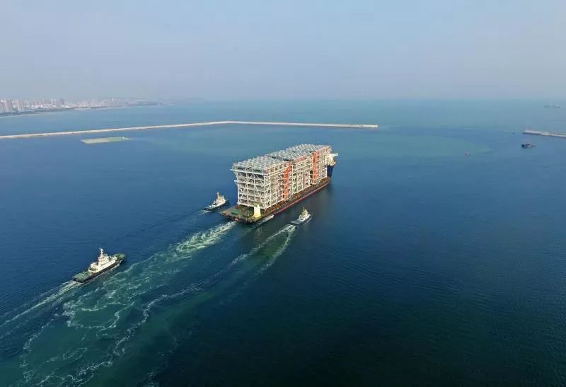 F1收官战正赛：维斯塔潘虽夺冠但无缘WDC；诺里斯加冕世界冠军（F1赛季收官：维斯塔潘夺分站桂冠却无缘车手年度王座，诺里斯加冕世界冠军）